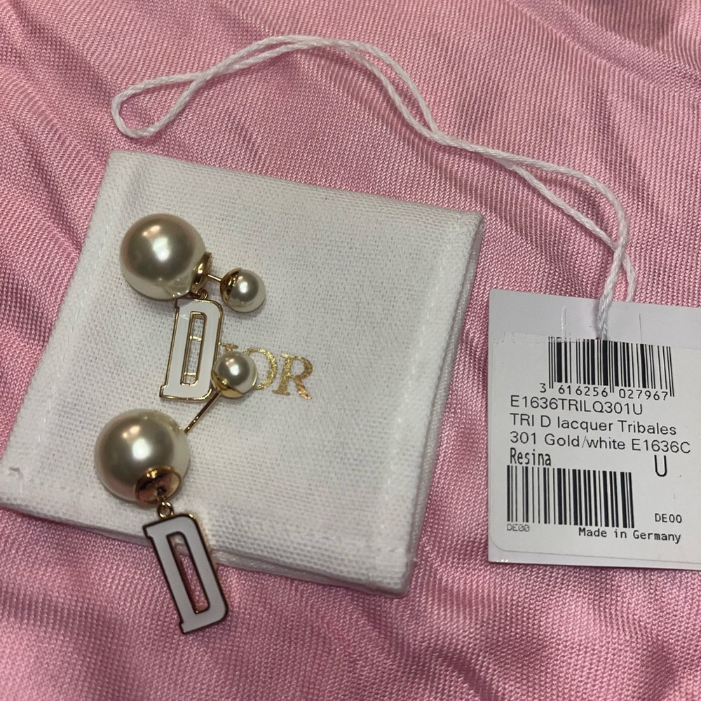 Authentic Dior pearl earrings NWT